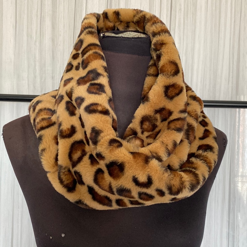 Rachel Roy infinity faux fur, cheetah print scarf collar